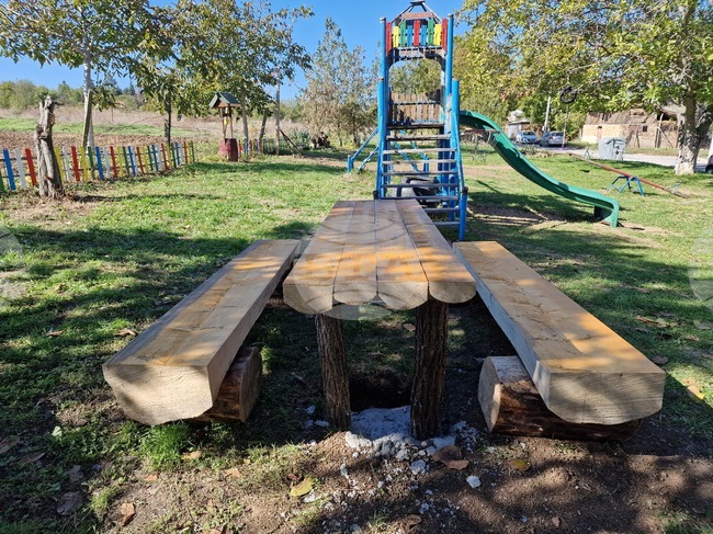 Разград - детската площадка - нови пейки