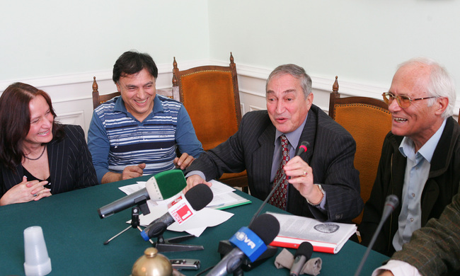October 22, 2008: Bulgaria-Made RADOM Radiation Spectrometer Goes to Space onboard India's Chandrayaan-1