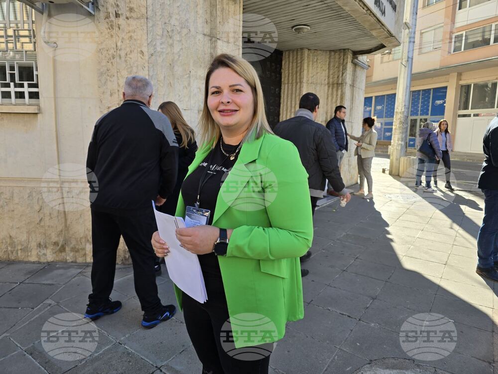 Председателят на РИК - Враца Лора Младенова 