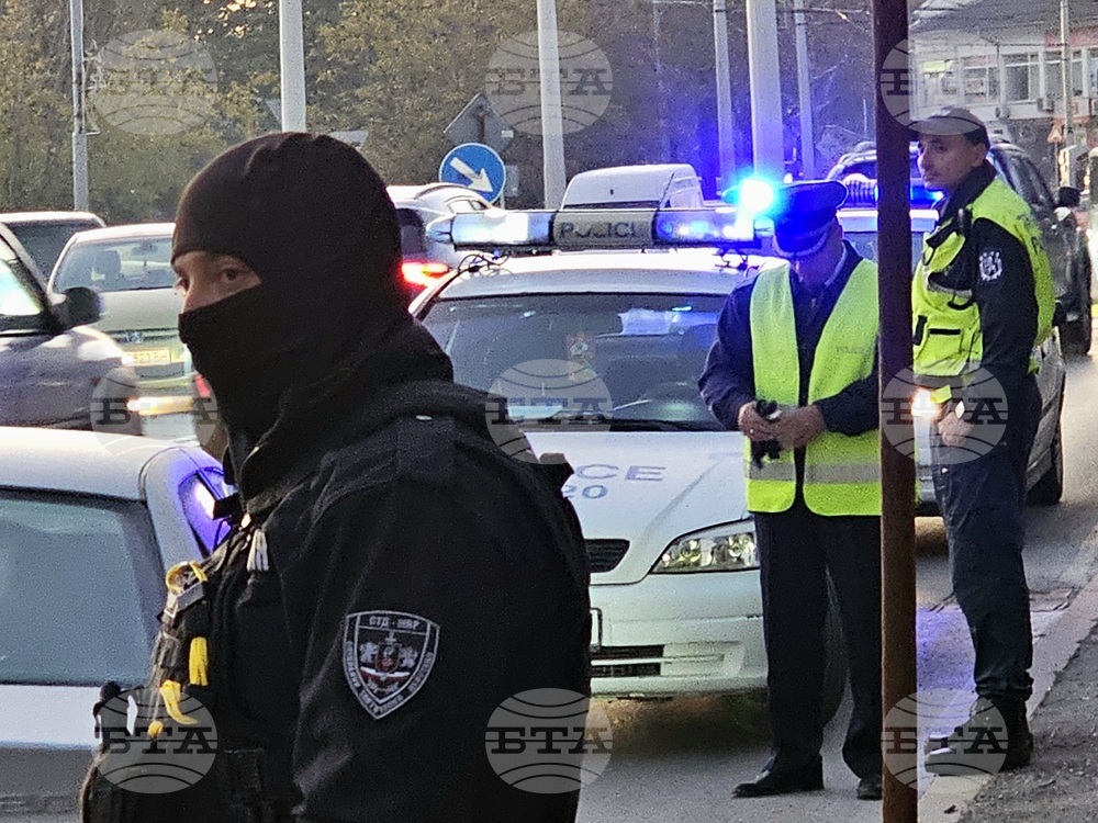 Полицията е задържала двама души и е регистрирала три престъпления по време на акцията в Русе, но те не са свързани с изборното законодателство