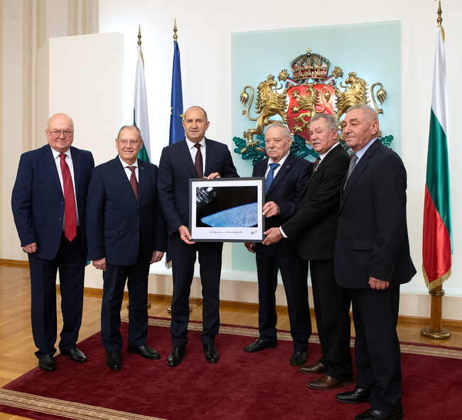 Президентът Румен Радев: България ще продължи да утвърждава и надгражда своите традиции в космонавтиката и космическите изследвания като фактор за стимулиране на общественото развитие и науката