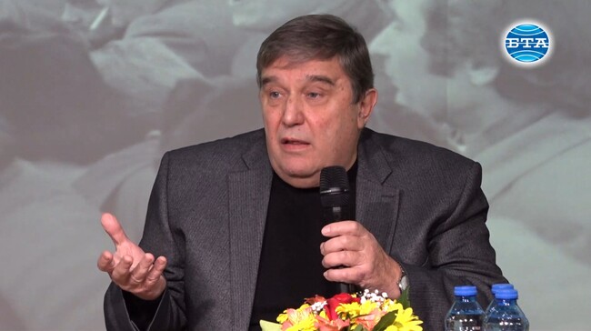 „Революцията в България 1989-1990“ е научно изследване на един от най-бляскавите ни периоди от Възраждането насам, каза доц. Мартин Иванов