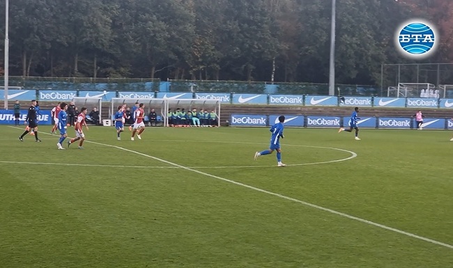 Наказани с два червени картона и две дузпи футболистите на ЦСКА-София загубиха с два гола разлика от Генк в Младежката лига на УЕФА