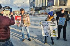 Не на войната! - художници