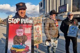 Не на войната! - художници