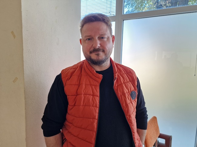 Искам да запаля искрата в децата, както мен ме запалиха преди много години, каза артистът Петър Стоянов