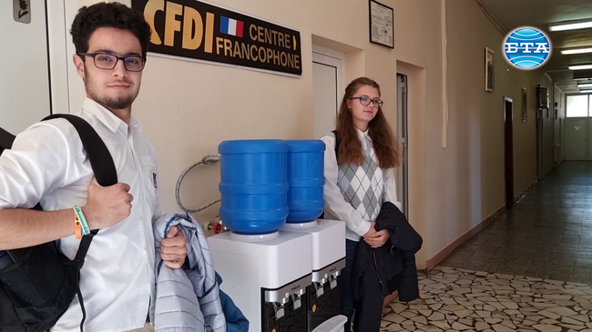 Ученици от хасковската езикова гимназия внедриха в училището екологична система за пречистване на питейна вода, която поддържат сами