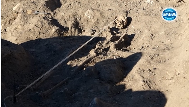 Проф. Овчаров представи детайли за находката с ритуали против вампирясване на Перперикон