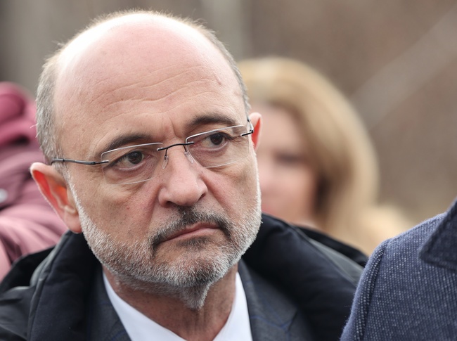 По последна инфомация в болници са настанени 11 мигранти, открити в с. Локорско, каза министър Асен Меджидиев