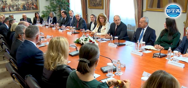 Гарантирането на сигурността на Европа и борбата с корупцията бяха сред темите на среща на президента Радев с дипломатически представители