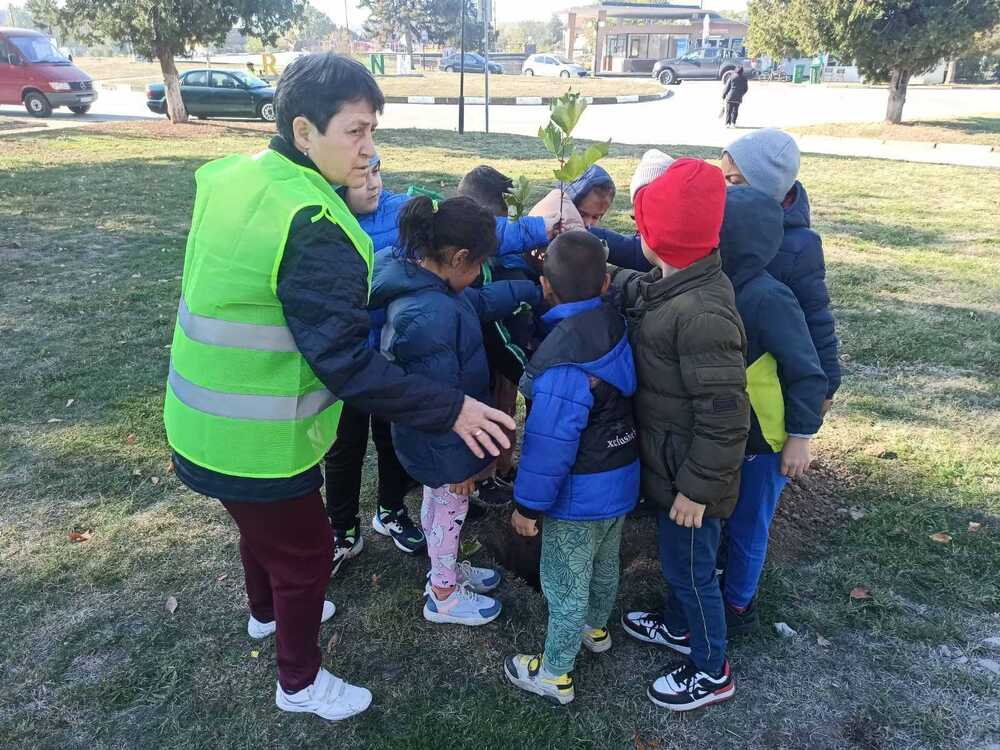 В Мизия засадиха дървета в подкрепа на Национална кампания за превенция на насилието и злоупотреба с деца
