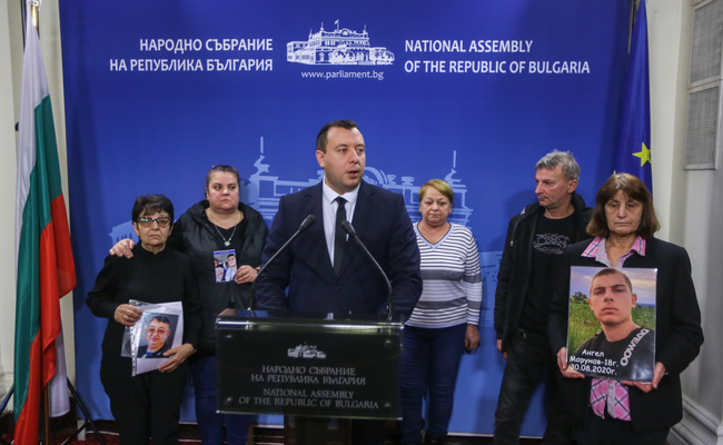 "Възраждане" предлага спиране от движение на автомобила за период от една до пет години при шофиране след употреба на алкохол и наркотици