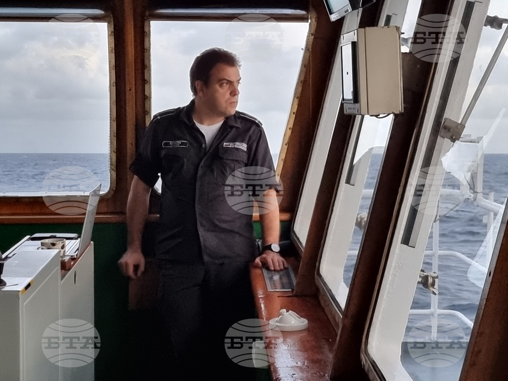 Day 18: Into Canaries' Territorial Waters - Bulgarian navy research ship bound for Antarctica