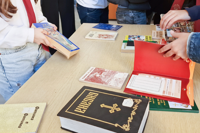 Чрез разнообразни инициативи ученици от разградска гимназия научиха повече за основните религии в Лудогорието в рамките на проект
