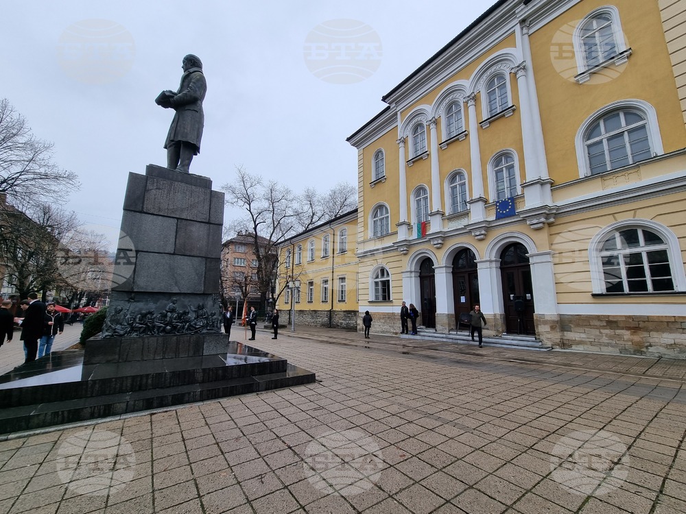 На 14 януари 1835 г. в Габрово е открито Първото новобългарско светско взаимно училище - днешната Национална Априловска гимназия