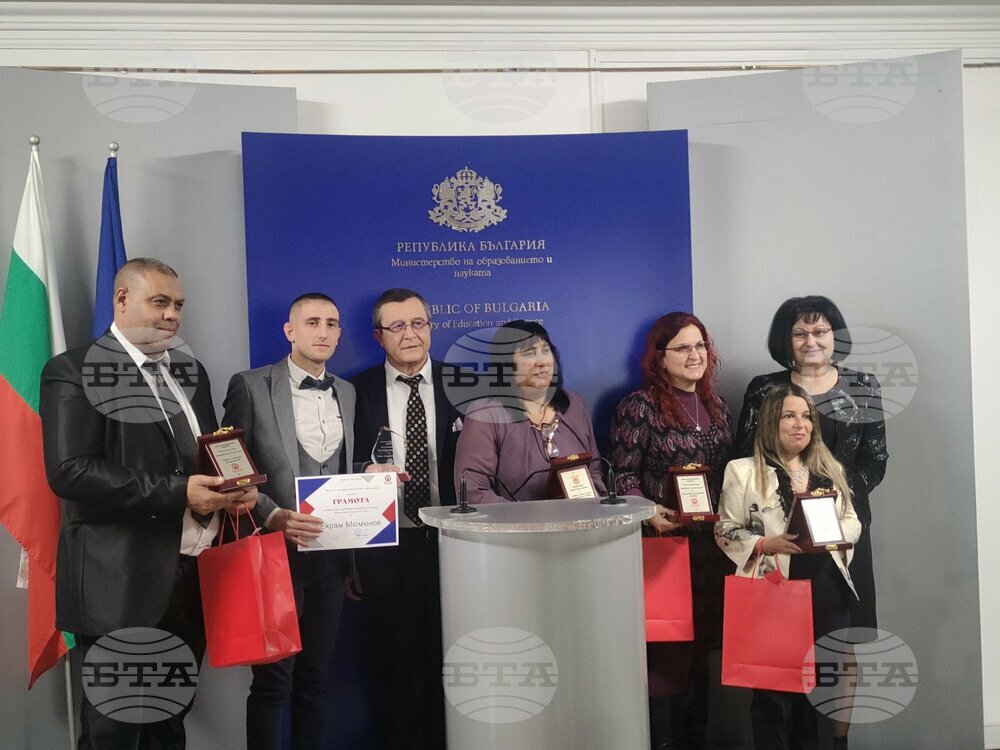 Education Minister Penov Presents Annual Educational Mediator Awards 2022