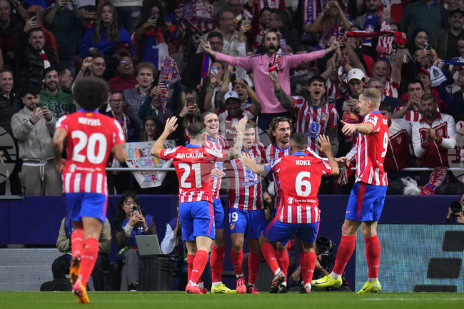 Атлетико Мадрид отстрани Касерено в Купата на Испания с три късни гола