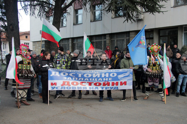 Ямбол - полицаи - пожарникари - протест