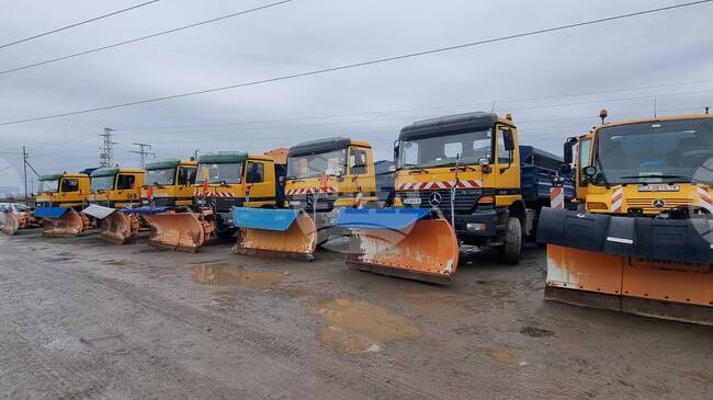 Сняг вали в цялата област Стара Загора, 50 машини са на терен