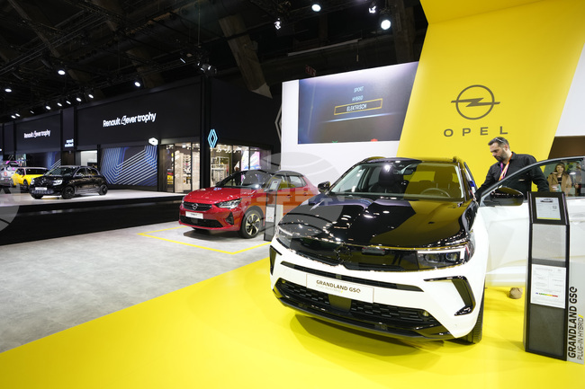 "Опел" се отказва от целта си до 2028 г. да продава само електромобили