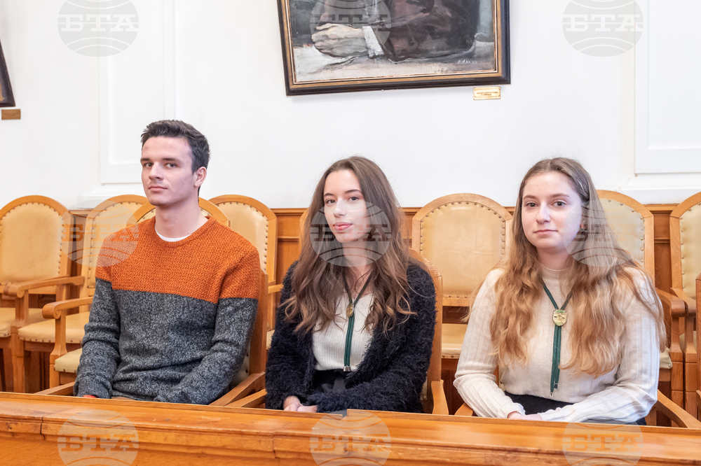 Габрово - Национална Априловска гимназия - Кирил Вълчев - ученици - среща