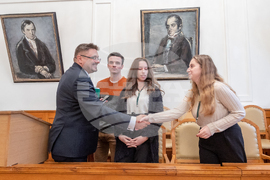 Габрово - Национална Априловска гимназия - Кирил Вълчев - ученици - среща