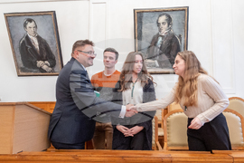 Габрово - Национална Априловска гимназия - Кирил Вълчев - ученици - среща