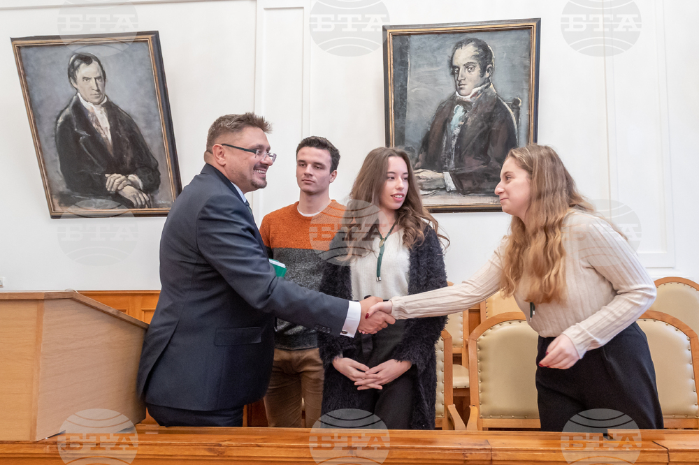Габрово - Национална Априловска гимназия - Кирил Вълчев - ученици - среща