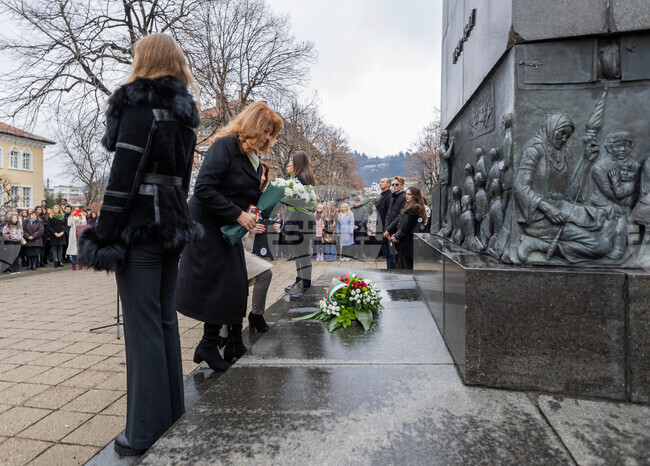 Габрово - Илияна Йотова - Национална Априловска гимназия - годишнина