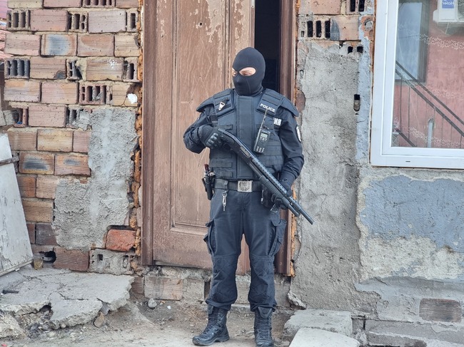 Акция на столичната полиция срещу нарушаването на политическите права на гражданите започна тази сутрин в кв. "Факултета"