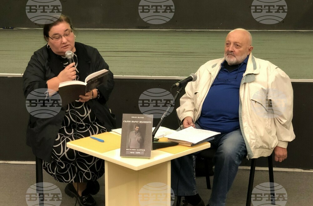 Община Стара Загора: Приятелски спомени за твореца Ханчев и неоповестявани документи събра монографичен труд на литературния критик Иван Матев