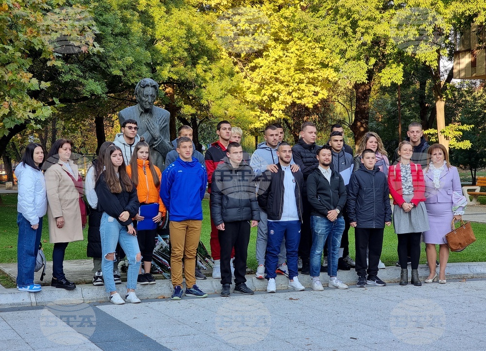Монтана - паметник на Йордан Радичков - честване