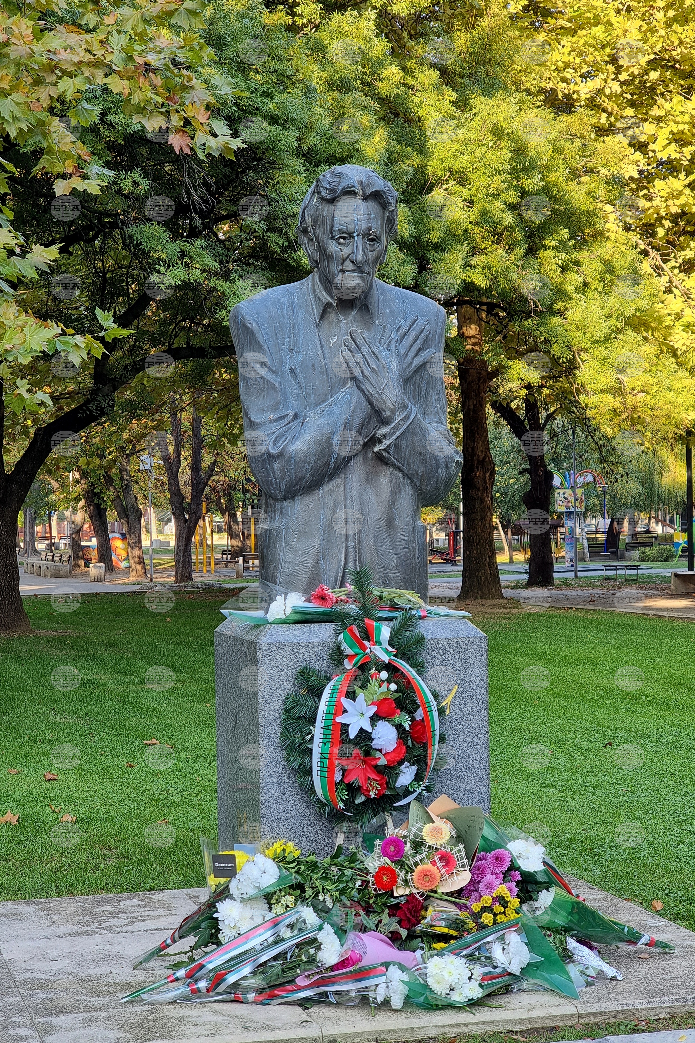 Монтана - паметник на Йордан Радичков - честване