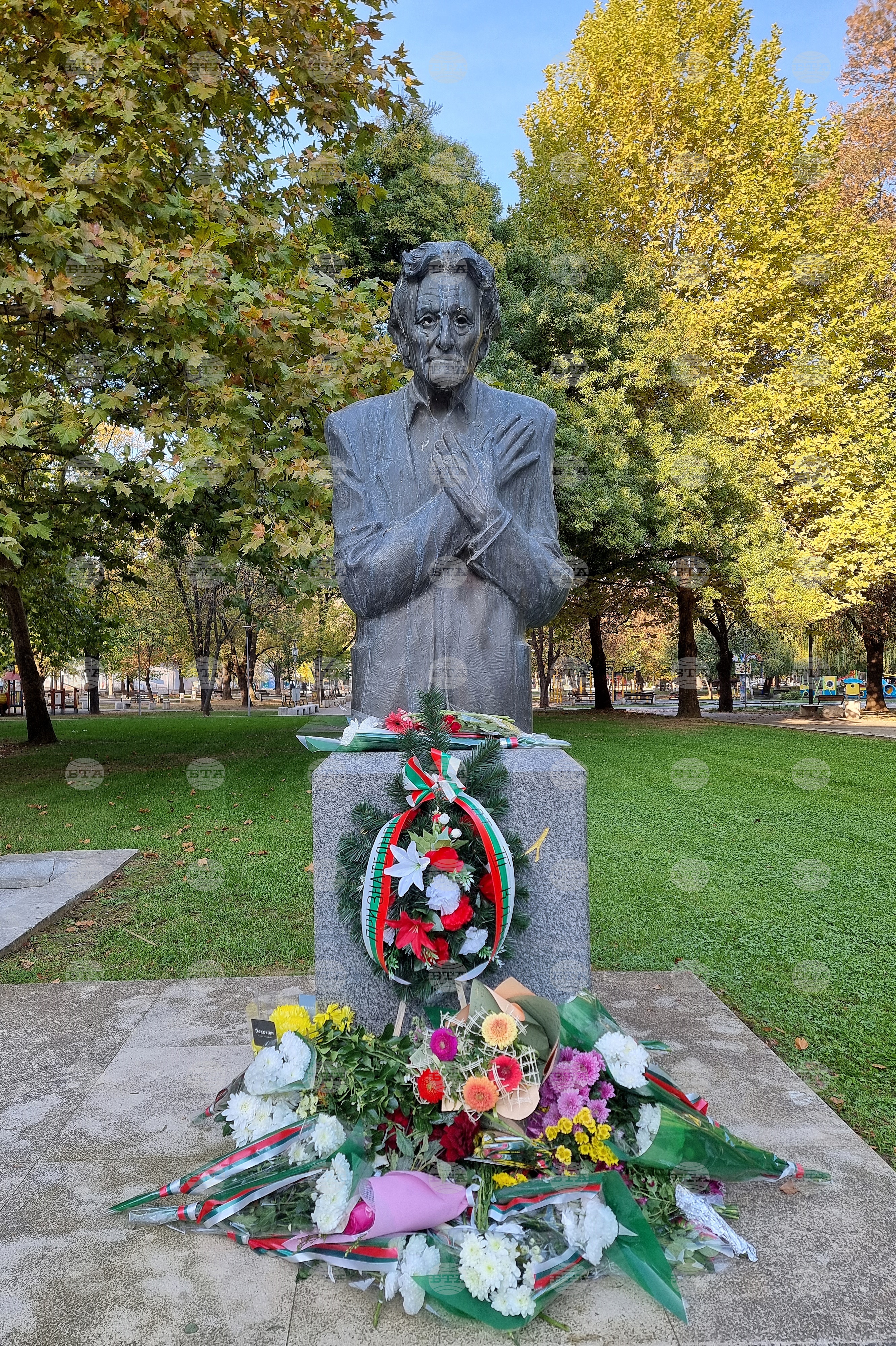 Монтана - паметник на Йордан Радичков - честване