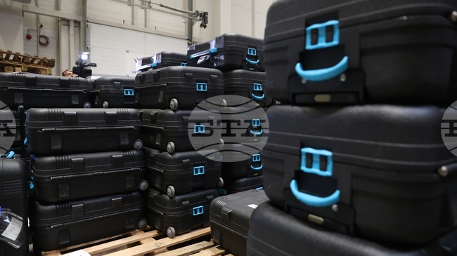 ЦИК изпрати запитване до "Сиела Норма" за какво са й 40 лопати при инсталиране на машините, от фирмата отговарят, че става въпрос за лаптопи