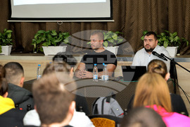 Варна - Киберсигурност - служители - среща с ученици