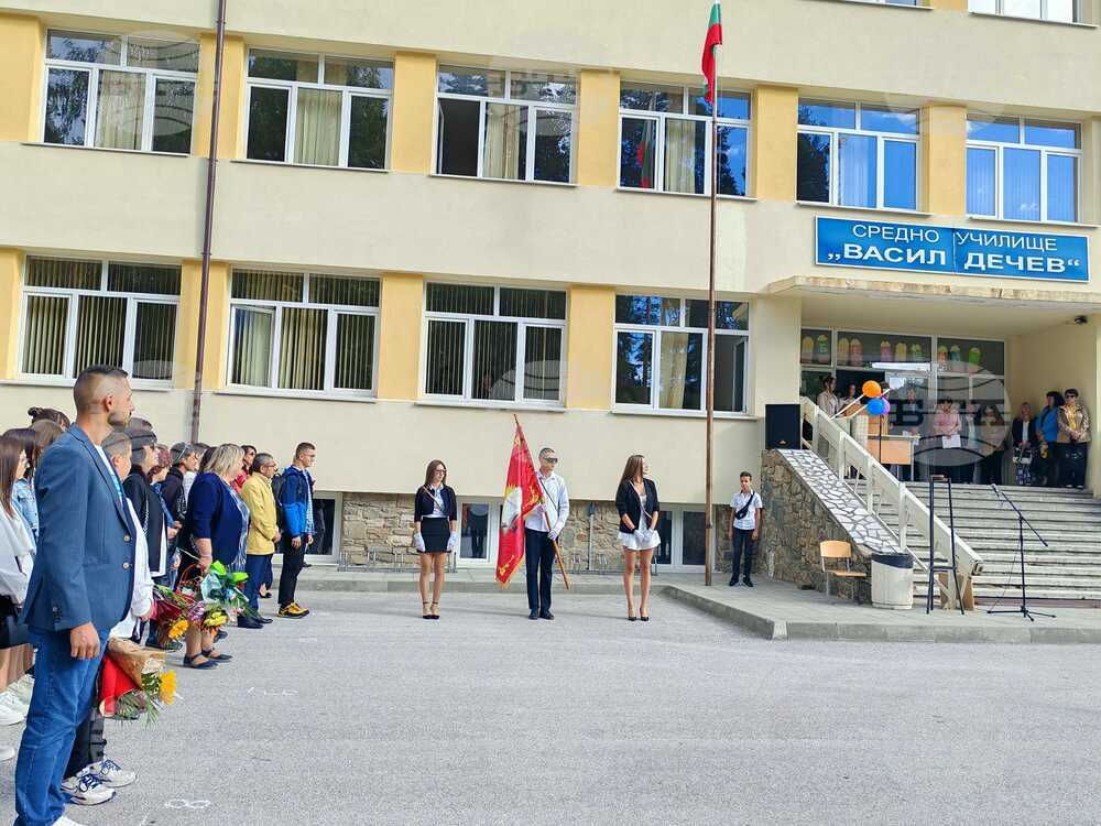 Деца от Чепеларе намериха загубен портфейл с пари и го предадоха в полицията