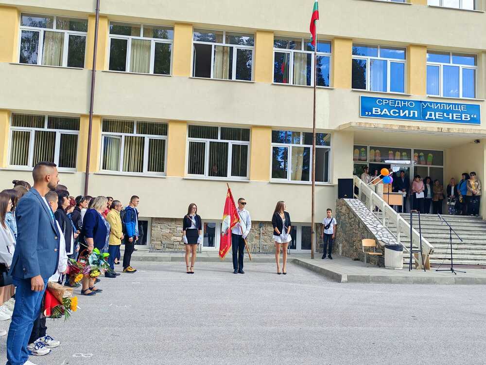 Деца от Чепеларе намериха загубен портфейл с пари и го предадоха в полицията