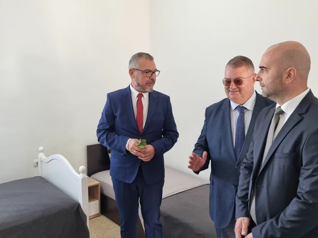 Служебният социален министър Ивайло Иванов откри първия приют за бездомни в област Ямбол