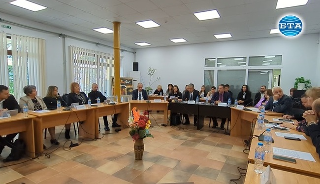 Ученици от трите гимназии в Радомир се включиха в тазгодишното издание на „Мениджър за един ден“