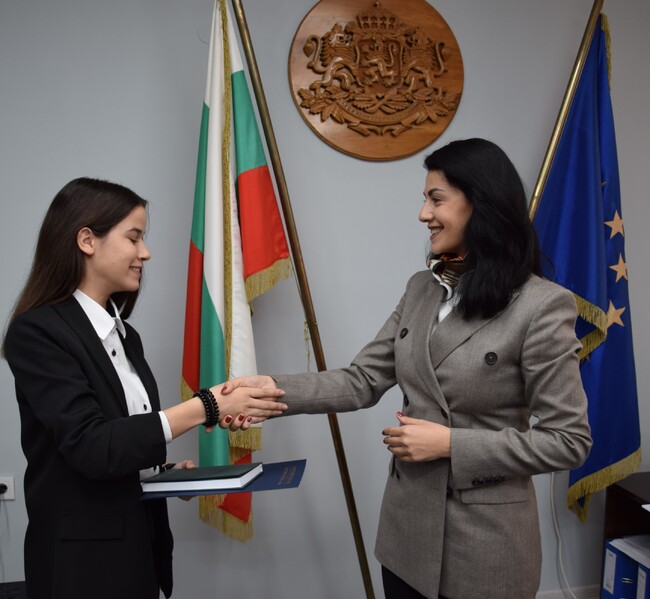 Ирен Цветанова стана областен управител на Област Видин в рамките на инициативата „Мениджър за един ден“ на Junior Achievement Bulgaria 