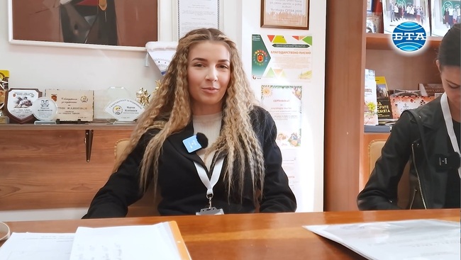 Йоана Цонева от Гимназията с преподаване на чужди езици „Симеон Радев“ беше кмет за един ден на Община Перник