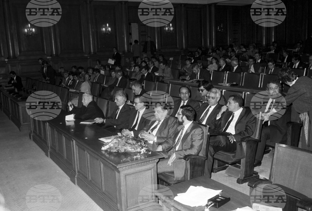 28 октомври 1992 г.: Първото правителство на СДС губи властта след поискан от парламента вот на доверие