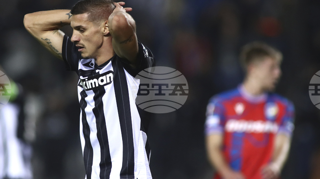 Кирил Десподов игра силно за ПАОК, но пропусна дузпа при равенство срещу Арис (Солун) за Купата на Гърция