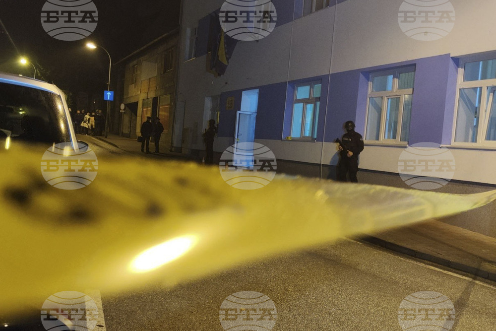 Непълнолетният, който уби полицай в Босна, остава в ареста за месец