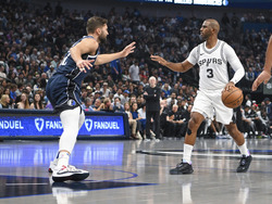 Spurs Mavericks Basketball