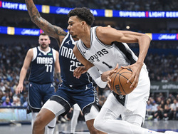 Spurs Mavericks Basketball
