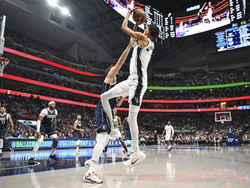 Spurs Mavericks Basketball