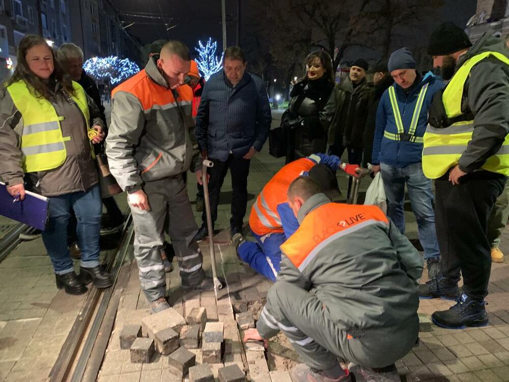МРРБ взе проби за проверка на качеството на ремонтите в центъра на София