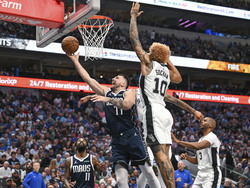 Spurs Mavericks Basketball
